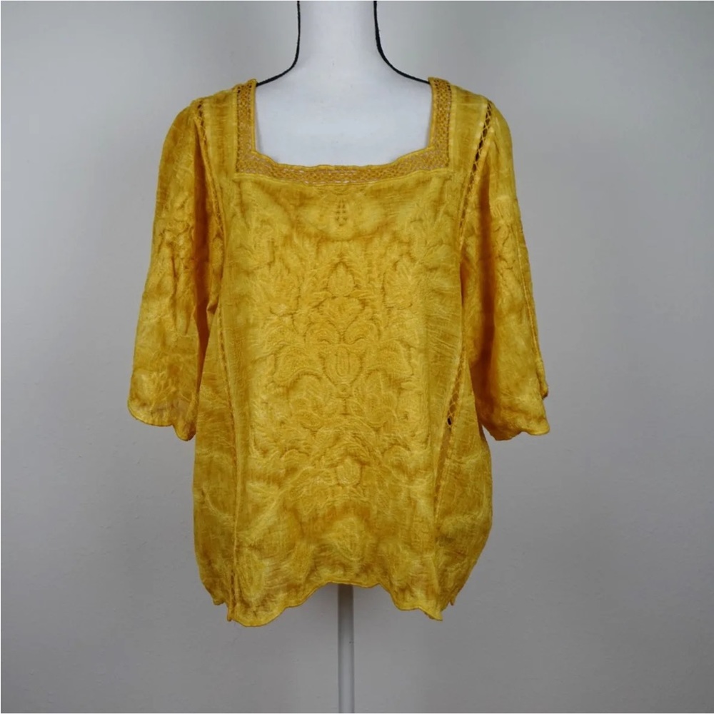 'Democracy' brand gold, 1X 100% cotton top.          New without tags.